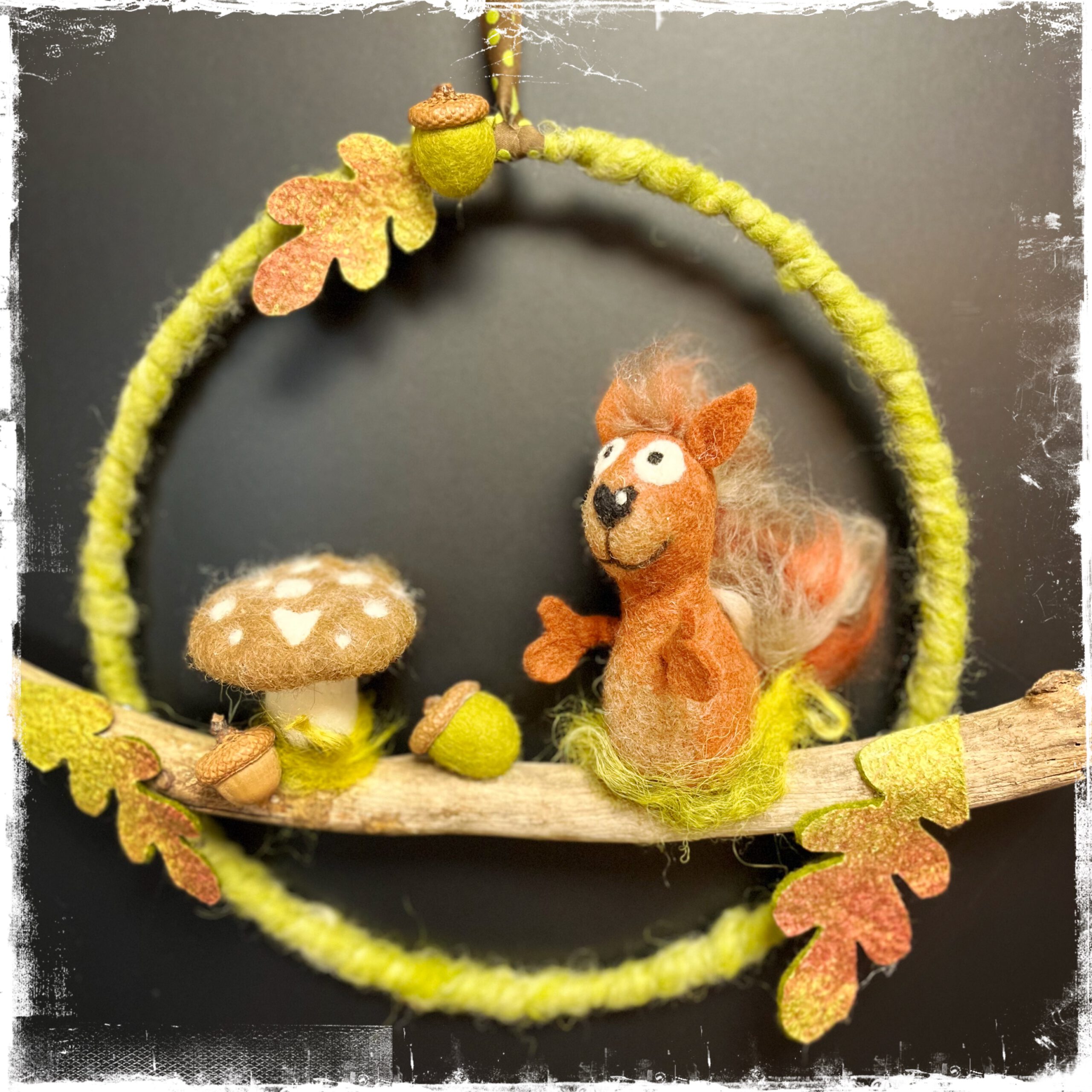 Zarte Kranze filzen für Fenster und Tür – Filzworkshop für kliene Herbstträume  … Plätze frei!